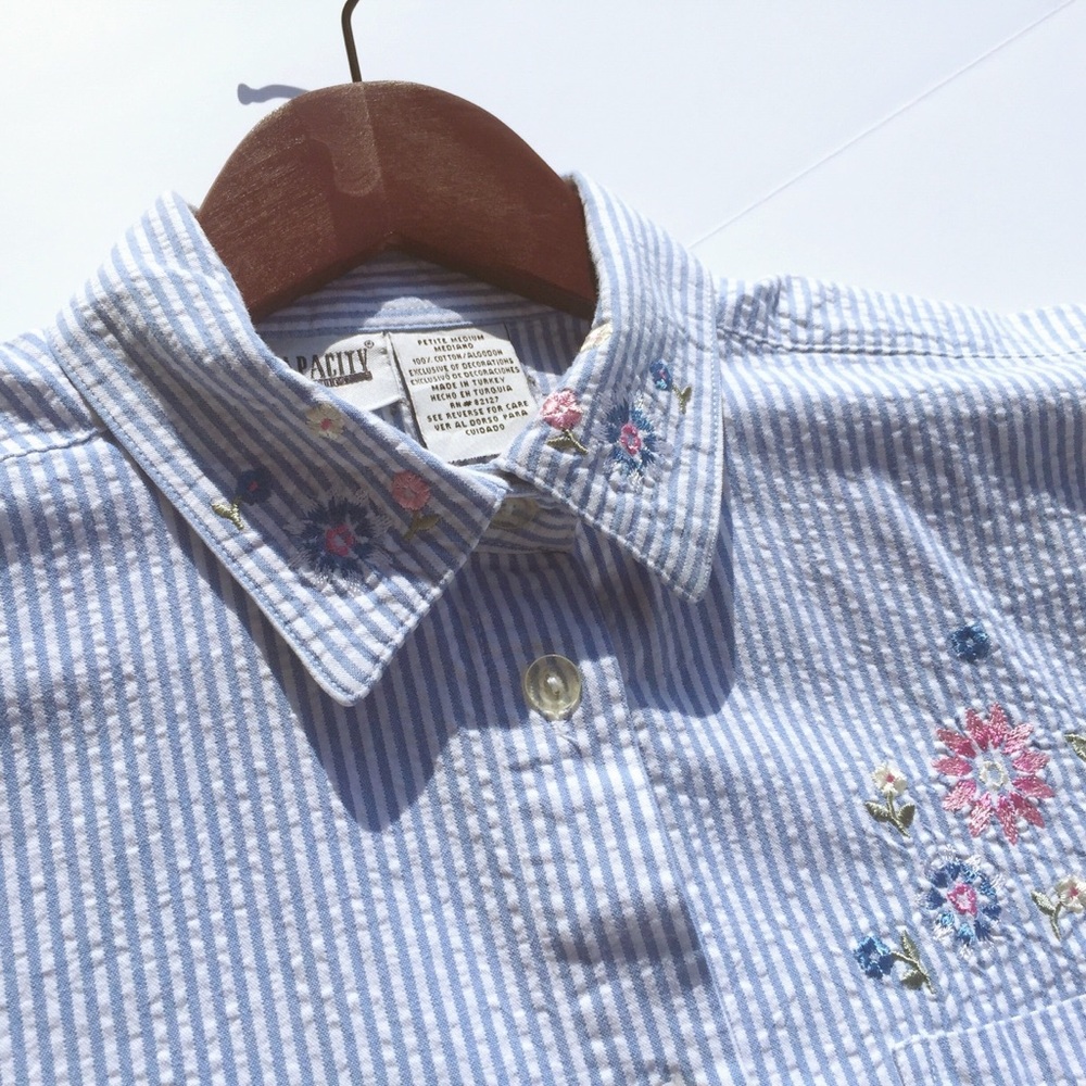 Capacity Embroidered Button Down Shirt Size MP - Picture 4 of 7